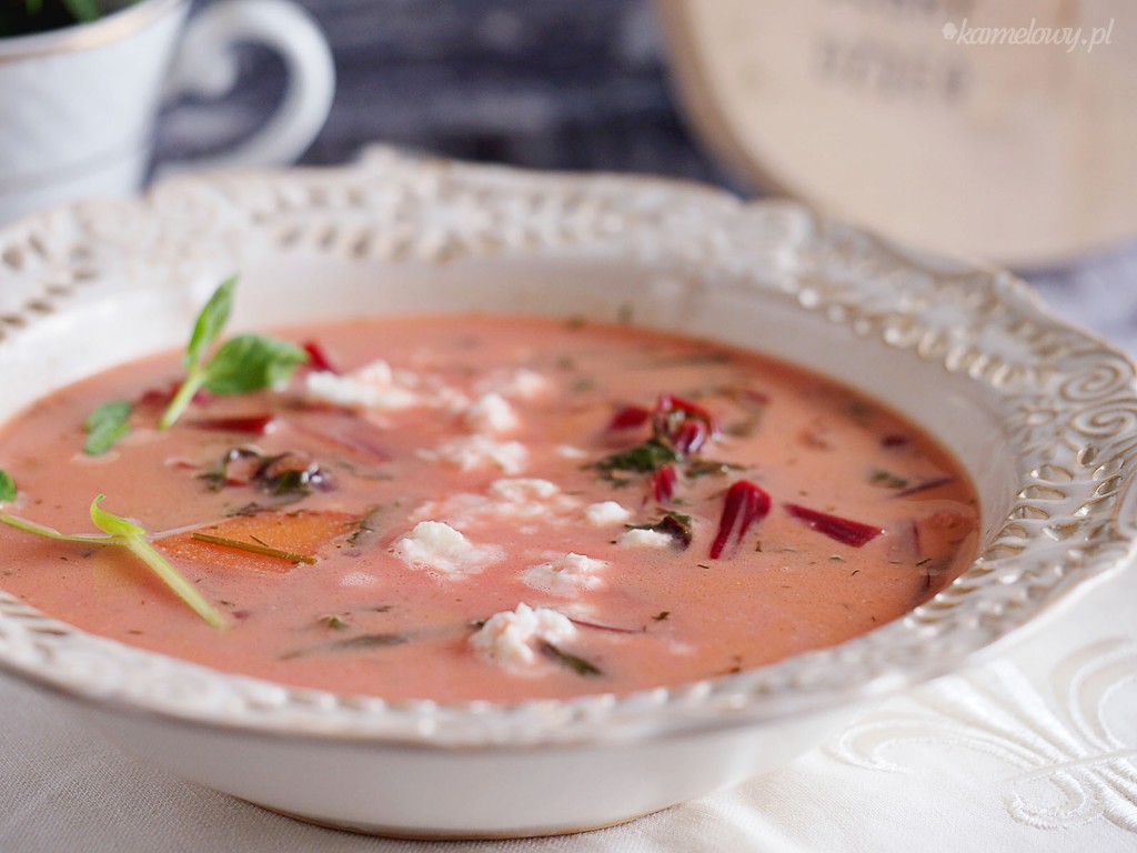 Zupa botwinkowa z ziemniakami i fetą / Young beet soup with potatoes and feta cheese