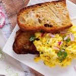 Jajecznica na tostach / Scrambled Eggs on Fried Bread