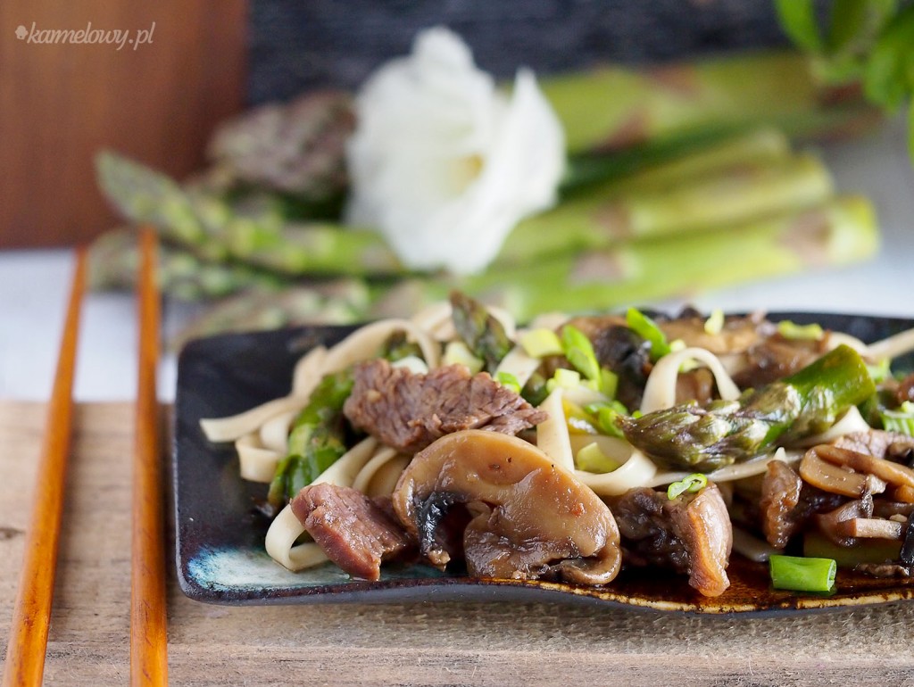 Łatwy stek teriyaki z grzybami i szparagami / Easy teriyaki steak with mushrooms and asparagus