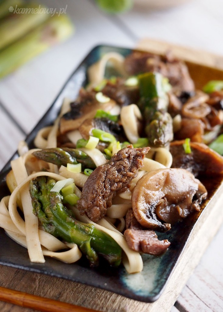 Łatwy stek teriyaki z grzybami i szparagami / Easy teriyaki steak with mushrooms and asparagus