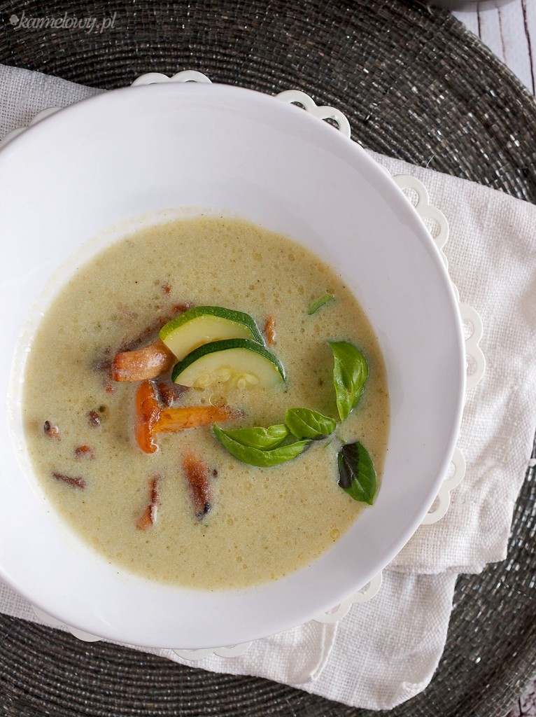Zupa krem z cukinii z kurkami / Creamy zucchini soup with chanterelles