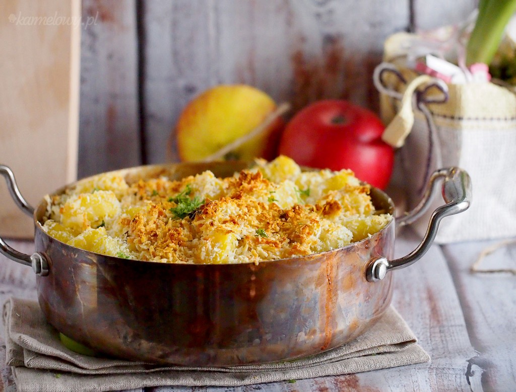 Polędwiczka zapiekana w kremowym sosie z jabłkami / Creamy pork tenderloin baked with apples