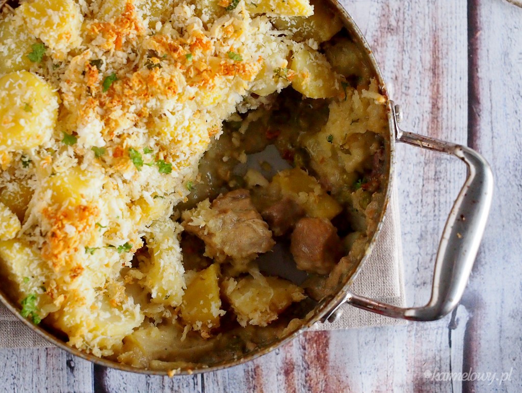 Polędwiczka zapiekana w kremowym sosie z jabłkami / Creamy pork tenderloin baked with apples