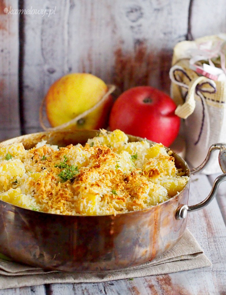 Polędwiczka zapiekana w kremowym sosie z jabłkami / Creamy pork tenderloin baked with apples