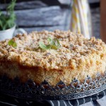 Sernik z pieczonym rabarbarem i kruszonką / Rhubarb and ginger crumble cheesecake