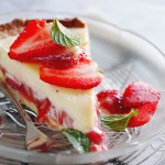 Tarta serowa z truskawkami i rabarbarem