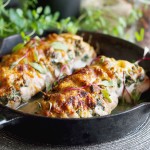 Kurczak hasselback z ricottą i szpinakiem / Hasselback chicken with spinach and ricotta