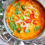Pikantna zupa tajska z makaronem / Spicy Thai noodle soup