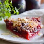 Szybka tarta ze śliwkami i kruszonką / Easy plum tart with streusel