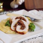 Rolada z indyka nadziewana kiełbasą i żurawiną / Turkey roll stuffed with sausage and cranberries