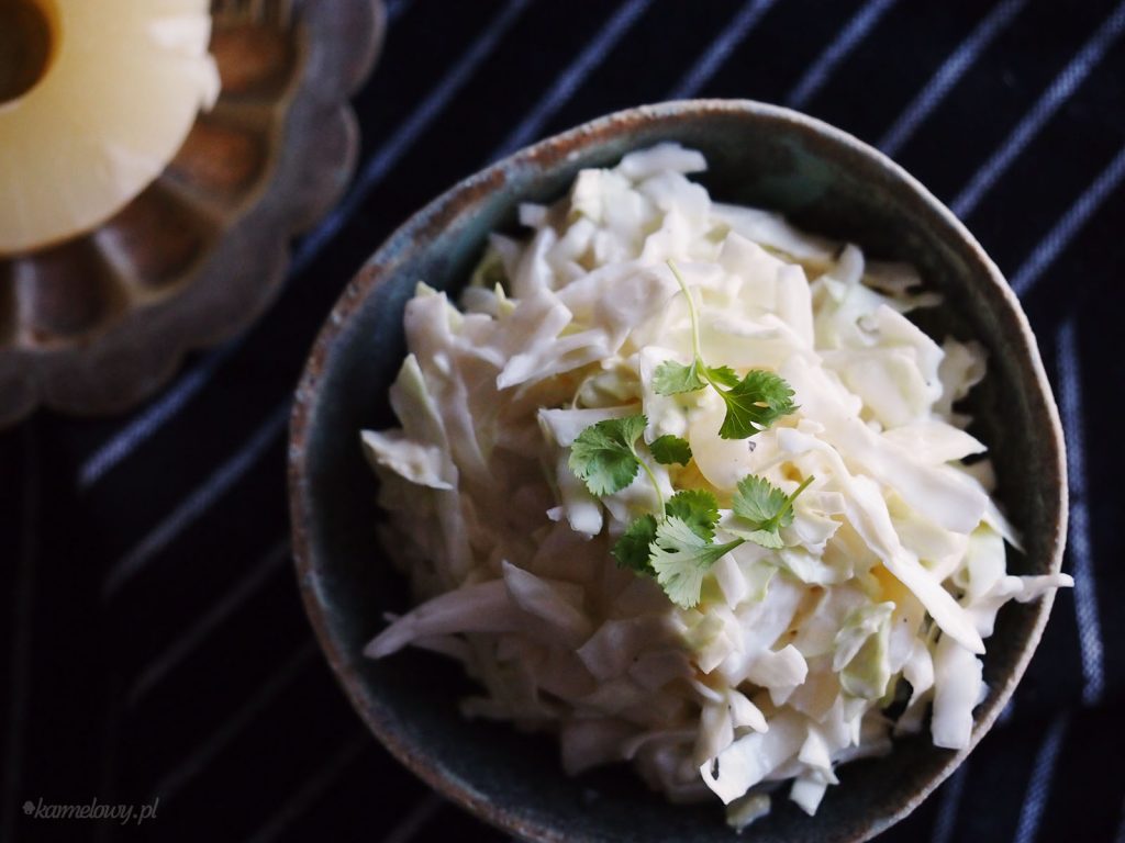 Surówka z kapustą i ananasem / Cabbage and pineapple slaw