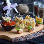 Koreczki z klopsikami i makaronem / Meatball pasta canapes