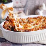 Makaron zapiekany z wołowiną, boczniakami i jarmużem / Beef, mushroom and kale pasta bake