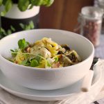 Fettuccine z kurczakiem, pieczarkami i prażonymi migdałami w sosie Dijon / Dijon chicken fettuccine with mushrooms and toasted almonds