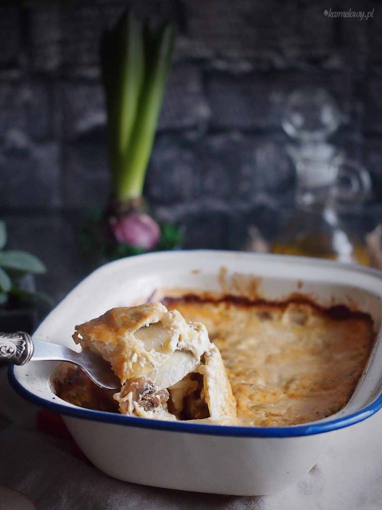 Ziemniaki-zapiekane-z-grzybami-i-serem-Potato-cheese-and-mushroom-gratin