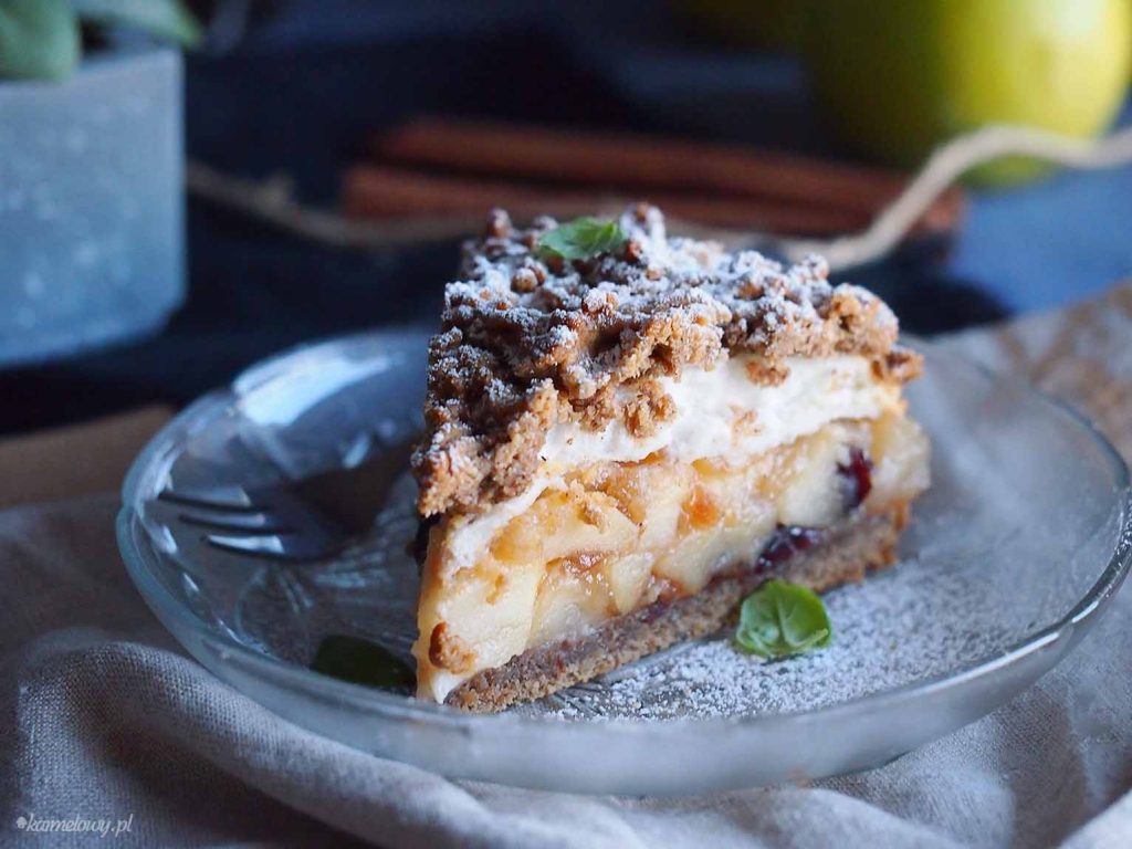 Orzechowa-szarlotka-z-pianka-i-zurawina-Walnut-apple-pie-with-meringue-and-carnberries