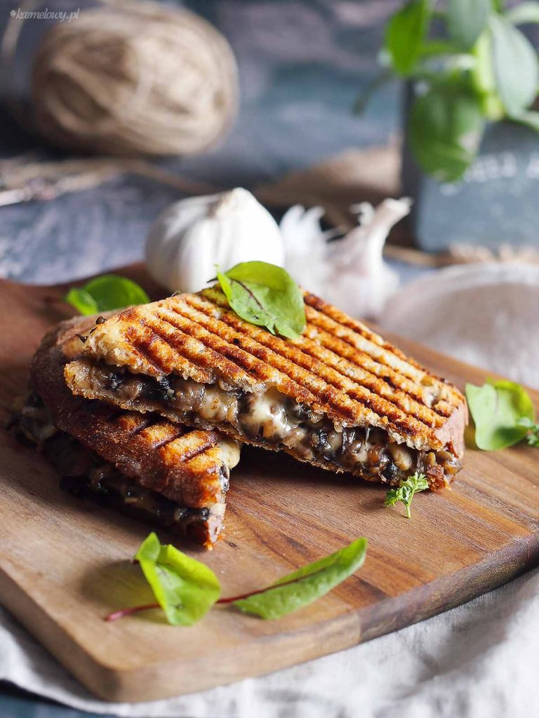 Tosty-z-grzybami-i-serem-Mushroom-grilled-cheese