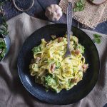 Makron-z-boczkiem-i-brokulami-w-sosie-serowym-Cheesy-bacon-and-broccoli-pasta
