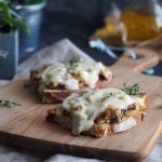 Kanapki-zapiekane-z-grzybami-i-serem-Baked-mushroom-and-cheese-sandwich