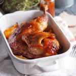 Pieczona-perliczka-w-pomaranczach-i-glazurze-miodowej-Honey-glazed-roasted-guinea-fowl-with-orange