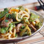 Szybki-stir-fry-z-makaronem-udon-wolowina-i-warzywami-Stir-fry-with-udon-noodles-beef-and-vegetables