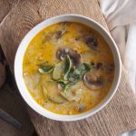 Zupa-kokosowa-z-cukinia-i-grzybami-Coconut-zucchini-and-mushroom-soup