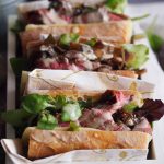 Kanapka-ze-stekiem-balsamicznymi-grzybami-i-serem-Cheesy-steak-sandwich-with-mushrooms